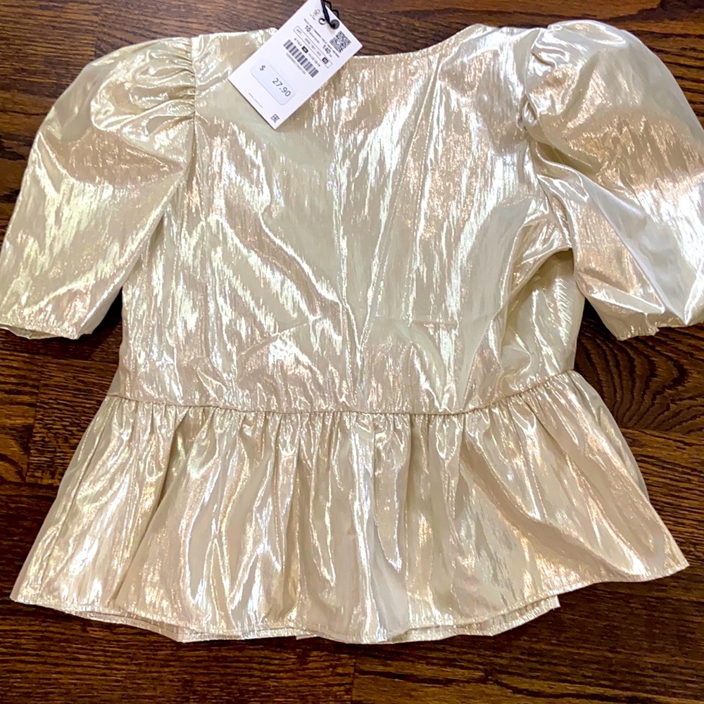 My daughter ordered and it is big for her.